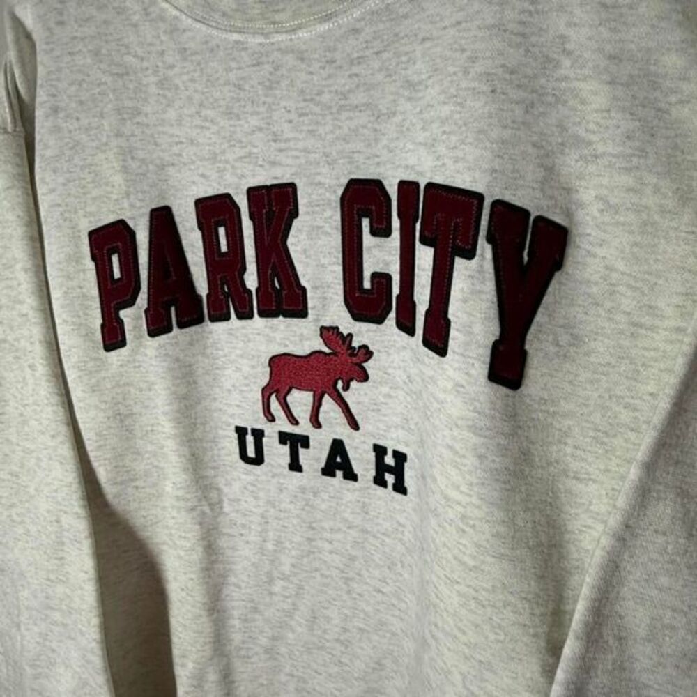 vintage‎ brand new with tags super thick embroidered park city utah sweatshirt